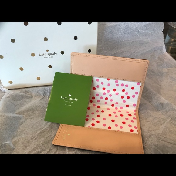 Kate Spade Wellesley Passport Case/Wallet NWT - Picture 2 of 5